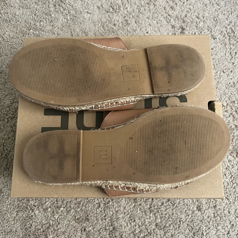 GAP sandals - Picture 2 of 2